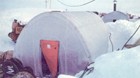 Легкая палатка, используемая американскими полярниками для научных исследований