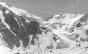 Вид с ледника Он-Тор на перевал Западное Плечо пика Каракол (с севера)